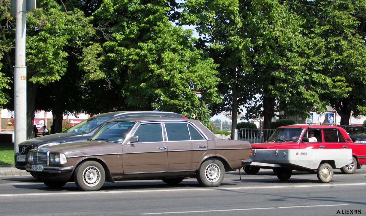 Днепропетровская область, № АЕ 1824 АО — Mercedes-Benz (W123) '76-86
