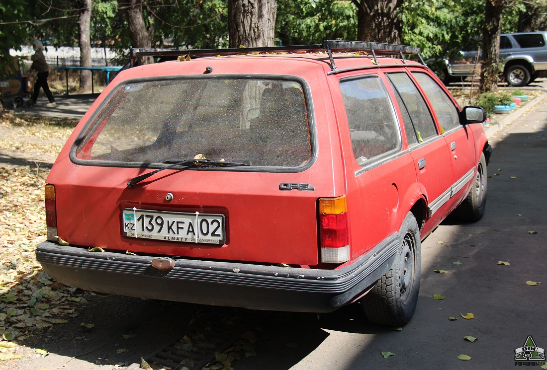 Алматы, № 139 KFA 02 — Opel Rekord (E2) '82-86