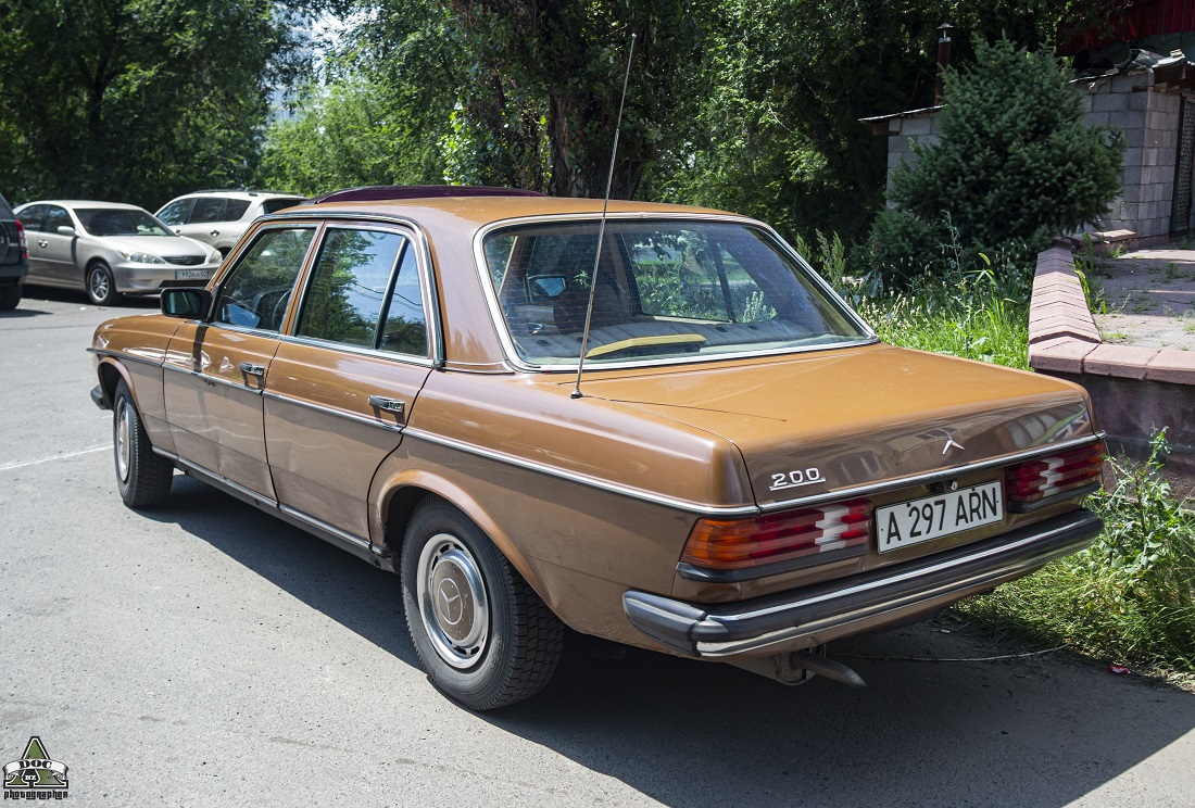 Алматы, № A 297 ARN — Mercedes-Benz (W123) '76-86