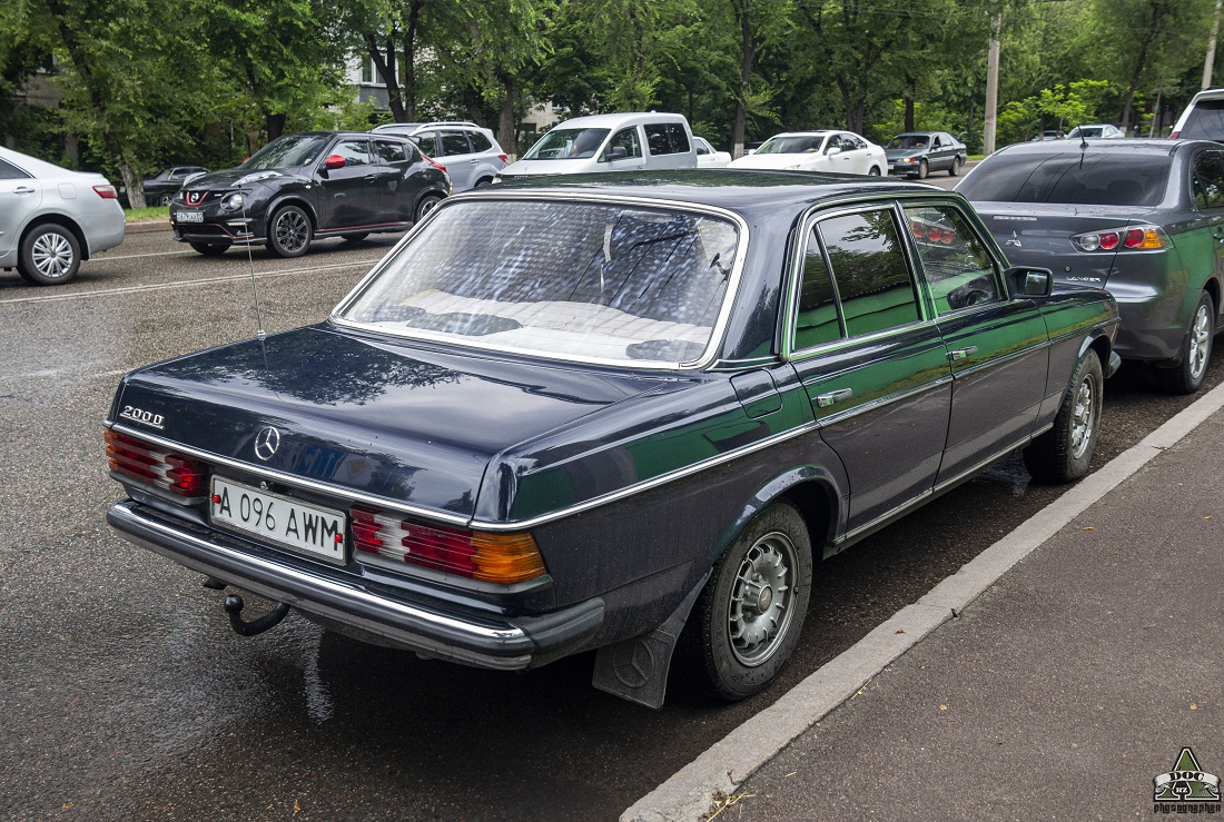 Алматы, № A 096 AWM — Mercedes-Benz (W123) '76-86