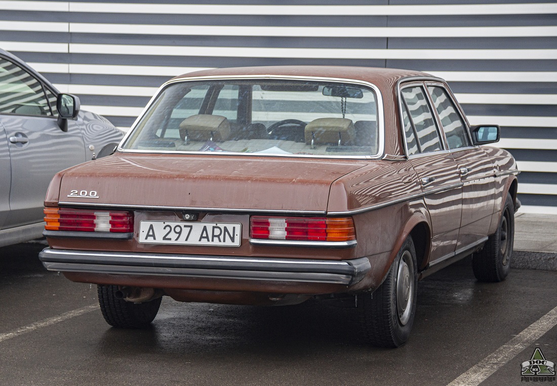 Алматы, № A 297 ARN — Mercedes-Benz (W123) '76-86