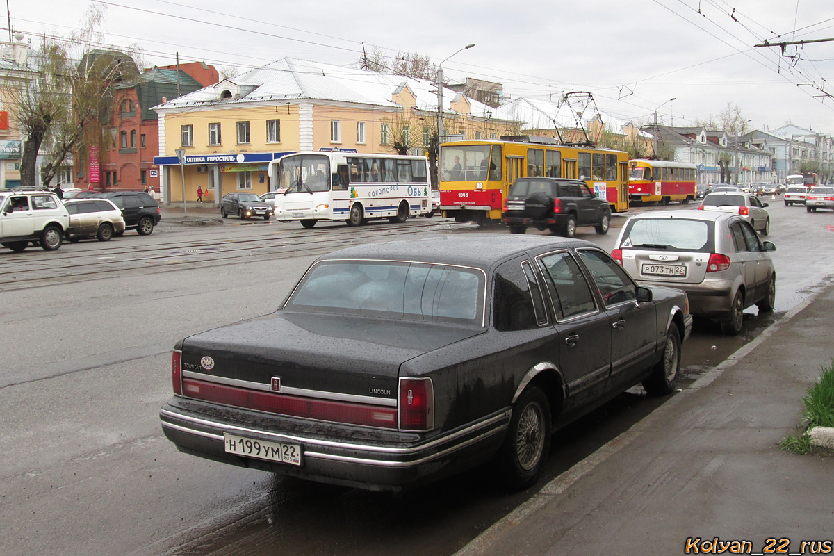 Алтайский край, № Н 199 УМ 22 — Lincoln Town Car (2G) '90-97
