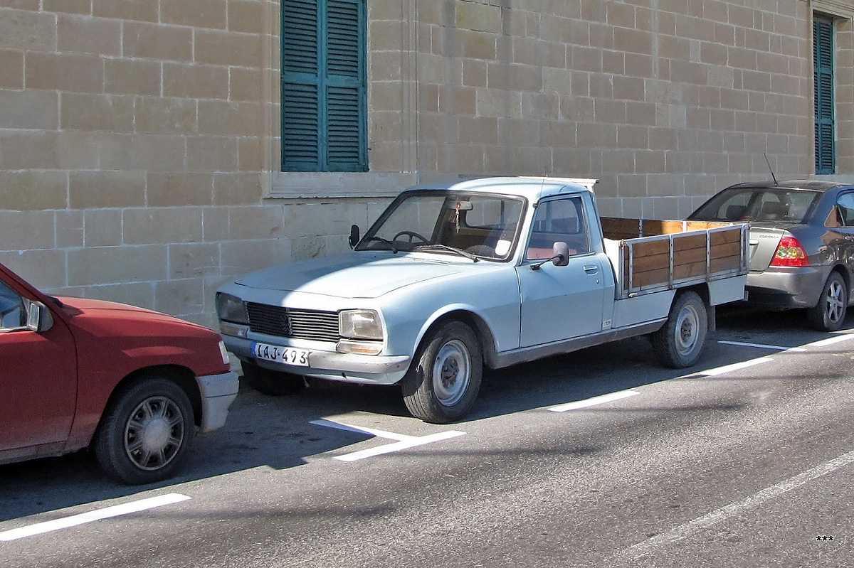 Мальта, № IAJ 493 — Peugeot 504 '68-83