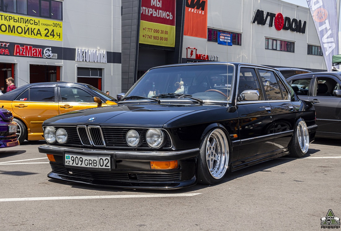 Алматы, № 909 GRB 02 — BMW 5 Series (E28) '82-88