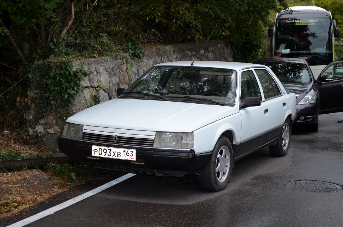 Самарская область, № Р 093 ХВ 163 — Renault 25 '83-92; Крым — Разные фотографии