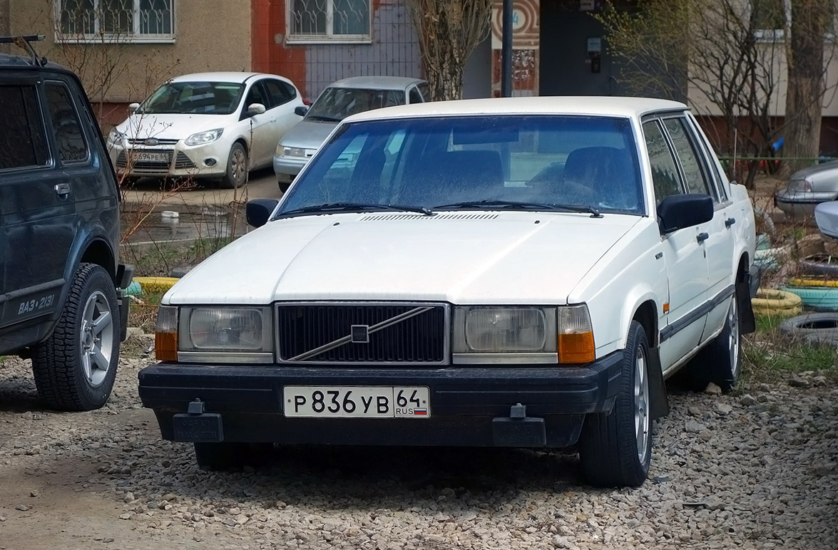 Саратовская область, № Р 836 УВ 64 — Volvo 740 '84-92