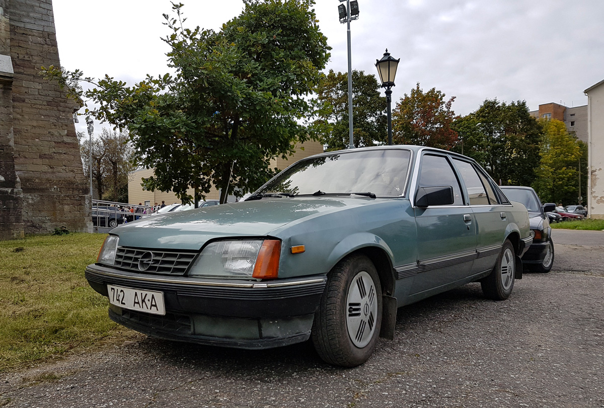 Эстония, № 742 AKA — Opel Rekord (E2) '82-86