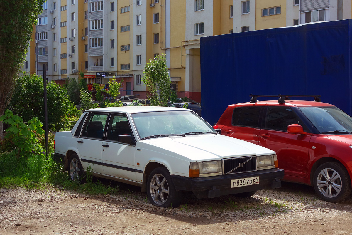 Саратовская область, № Р 836 УВ 64 — Volvo 740 '84-92