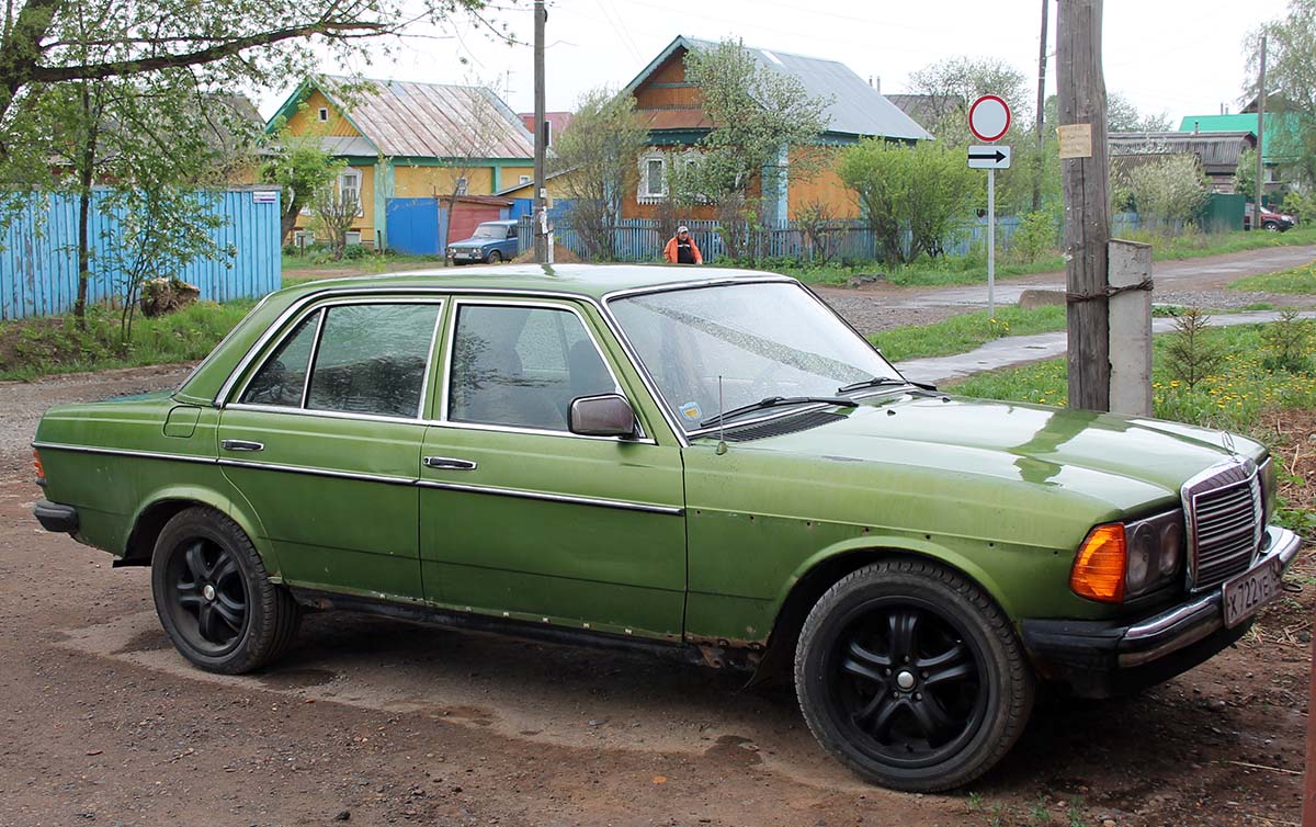 Удмуртия, № Х 722 УЕ 18 — Mercedes-Benz (W123) '76-86