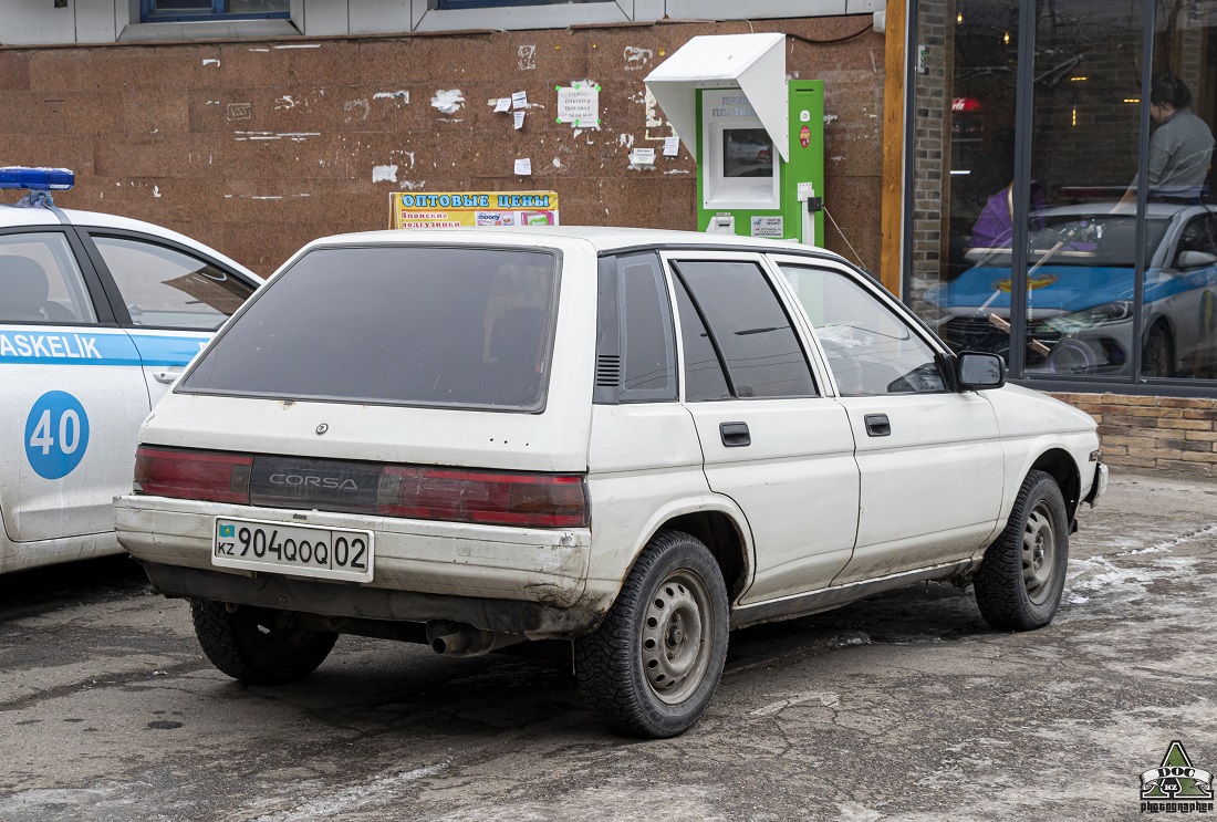 Алматы, № 904 QOQ 02 — Toyota Corsa (L30) '86-90