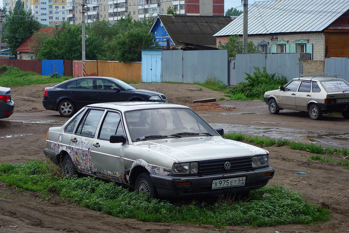 Саратовская область, № Х 975 ЕТ 64 — Volkswagen Passat (B2) '80-88
