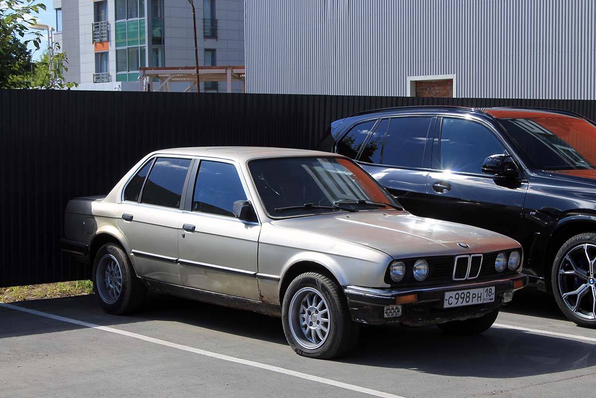 Удмуртия, № С 998 РН 18 — BMW 3 Series (E30) '82-94