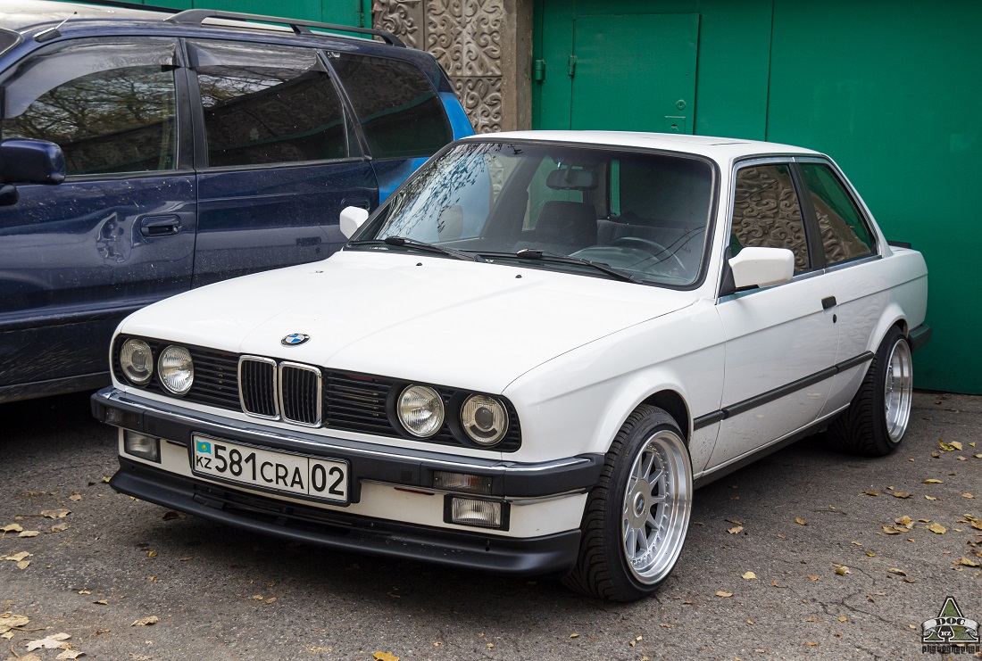 Алматы, № 581 CRA 02 — BMW 3 Series (E30) '82-94