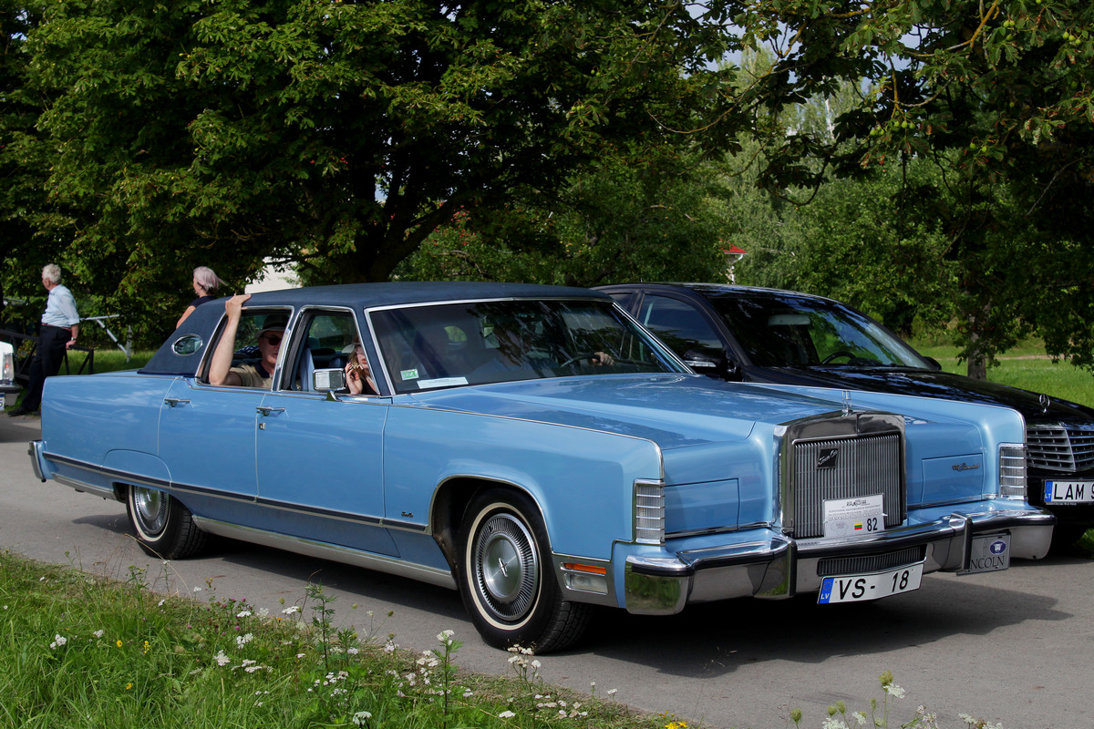 Латвия, № VS-18 — Lincoln Continental (5G) '70-79; Литва — Nesenstanti klasika 2020