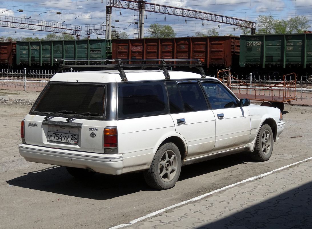 Приморский край, № М 754 УК 25 — Toyota Crown (S130) '87-91