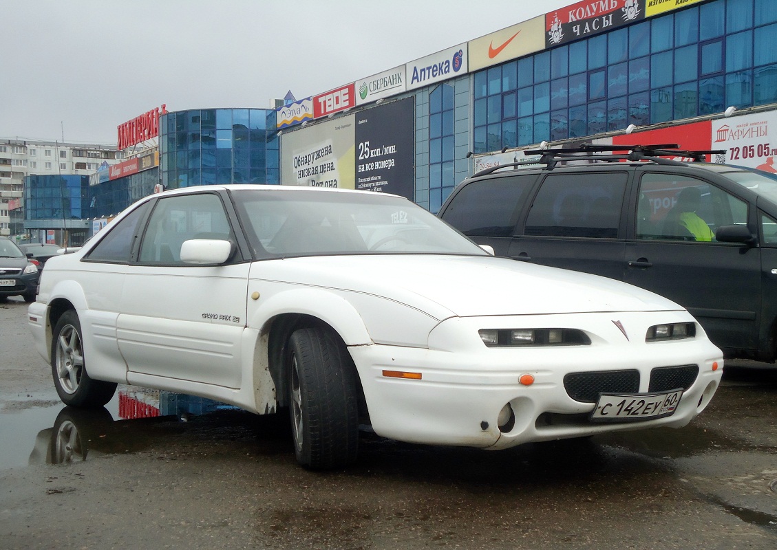 Псковская область, № С 142 ЕУ 60 — Pontiac Gran Prix (5G) '88-96