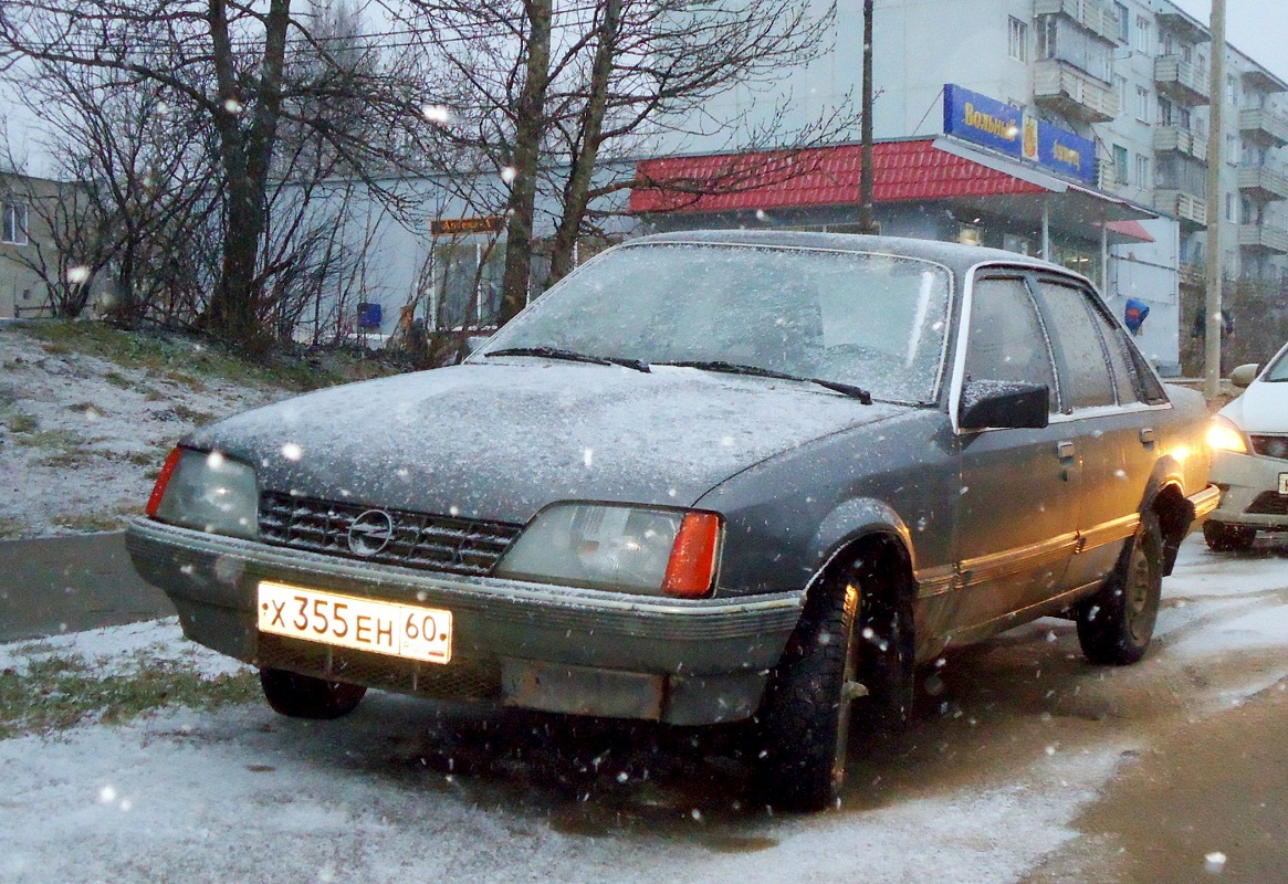 Псковская область, № Х 355 ЕН 60 — Opel Rekord (E2) '82-86