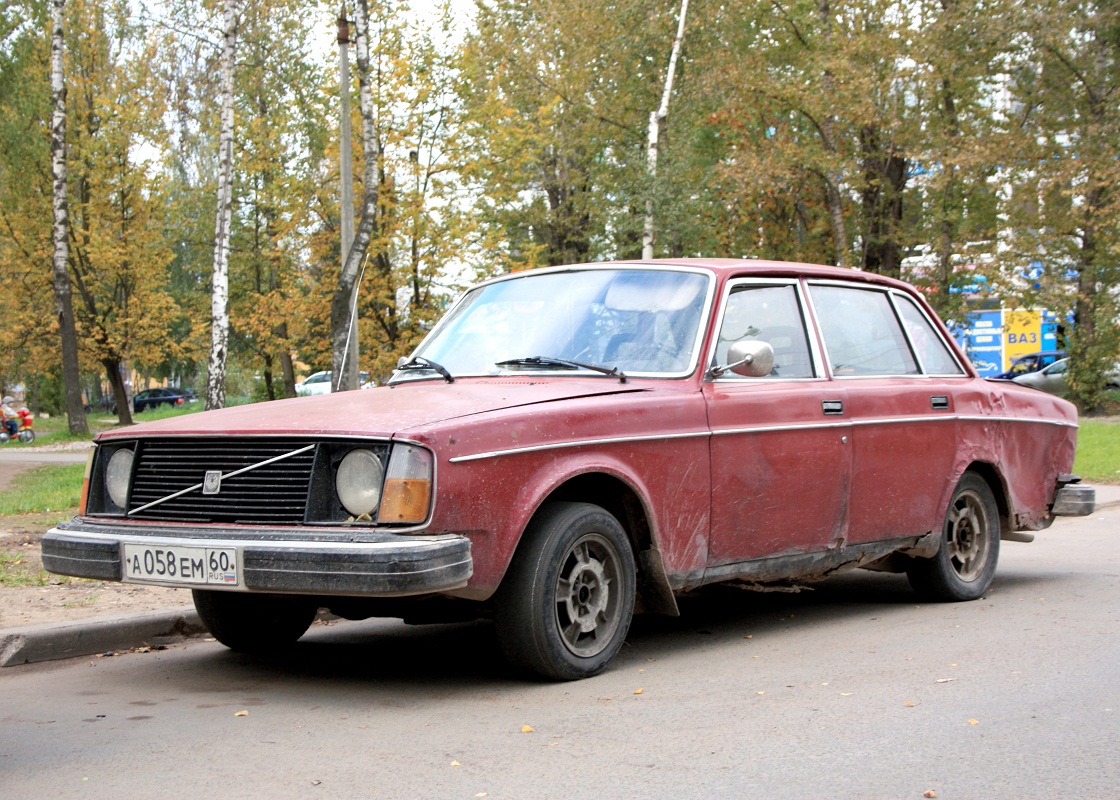 Псковская область, № А 058 ЕМ 60 — Volvo 240 Series (общая модель)