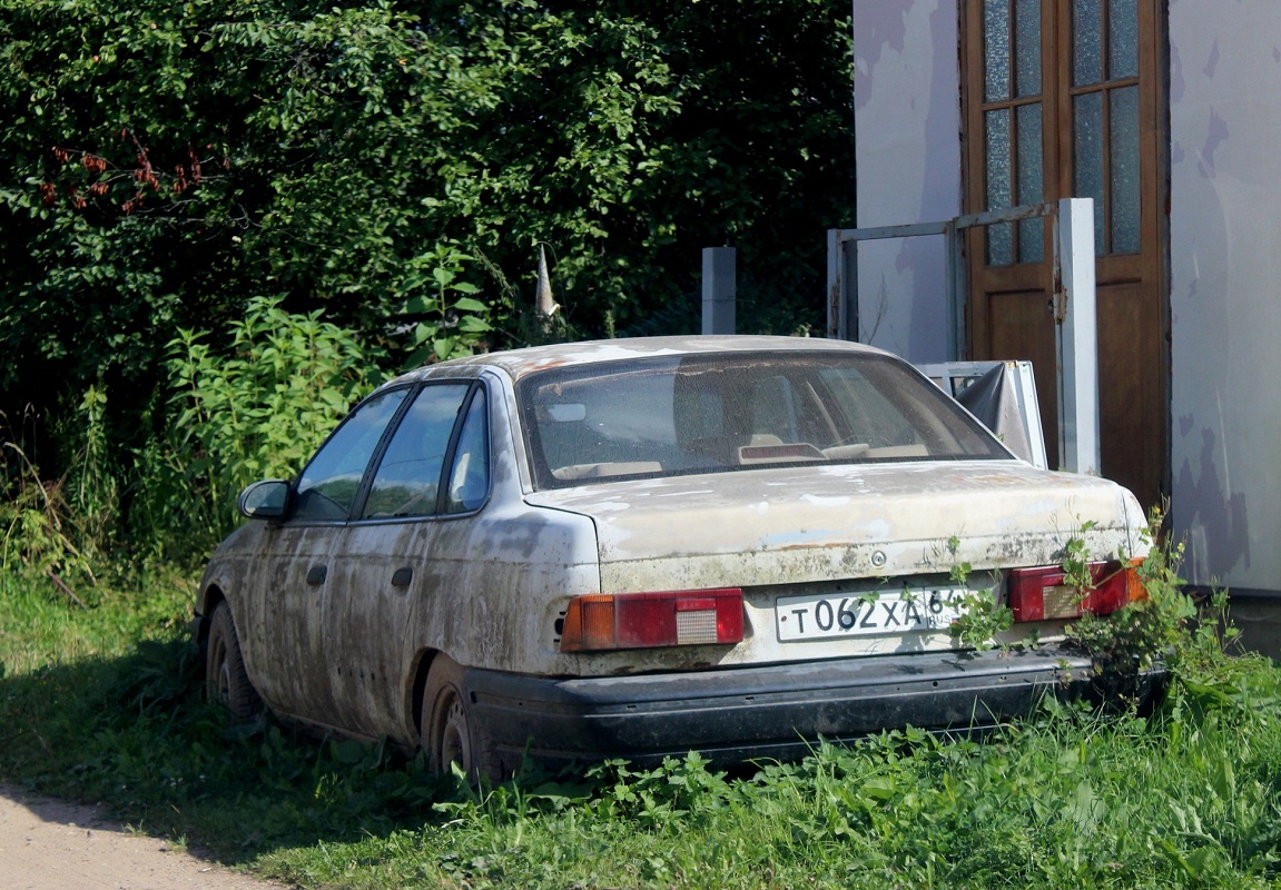 Саратовская область, № Т 062 ХА 64 — Ford Taurus (1G) '85-91
