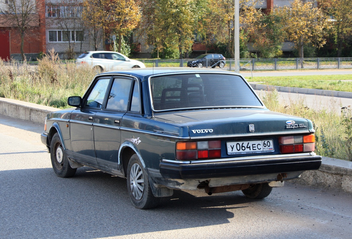 Псковская область, № У 064 ЕС 60 — Volvo 240 Series (общая модель)