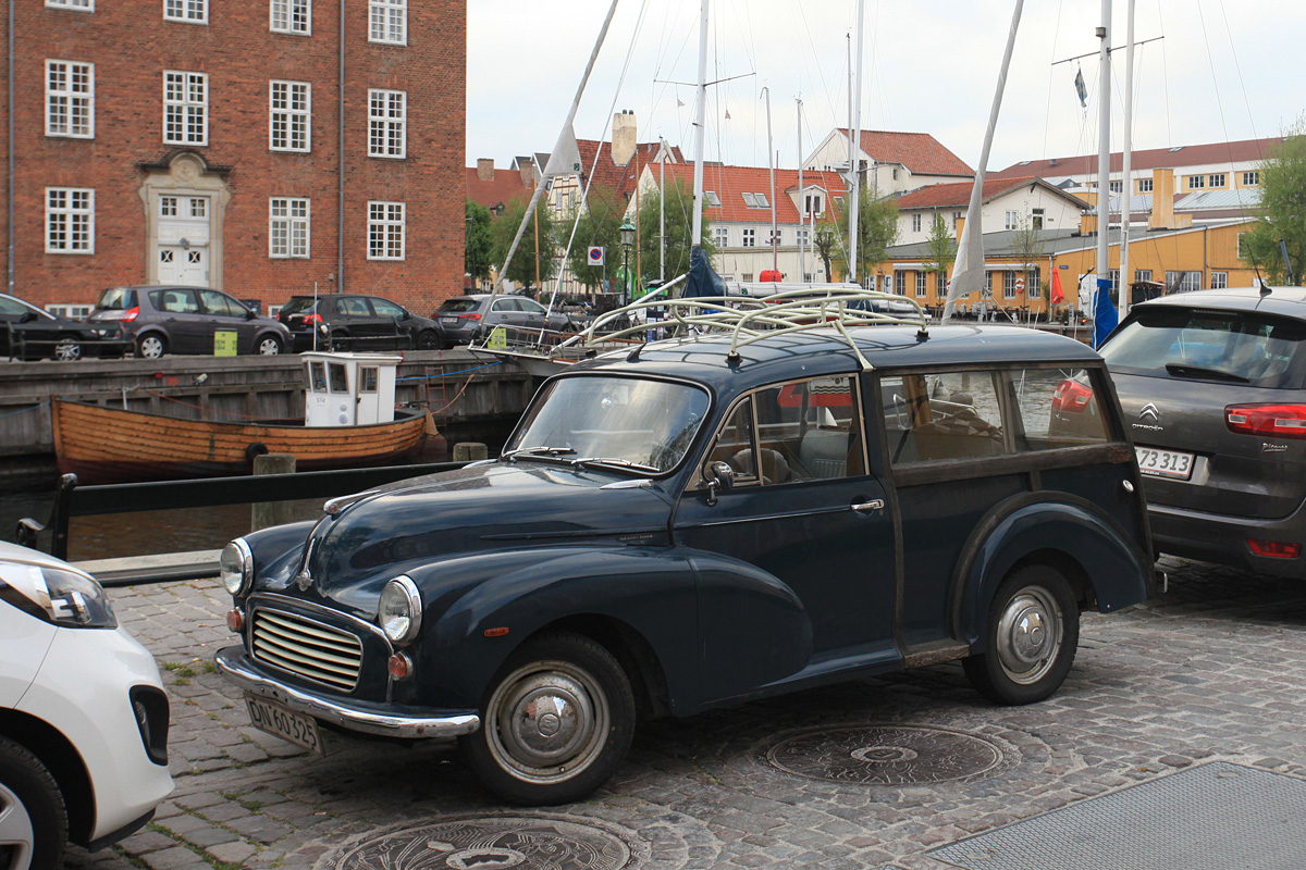 Дания, № DN 60325 — Morris Minor 1000 Traveller '56-62