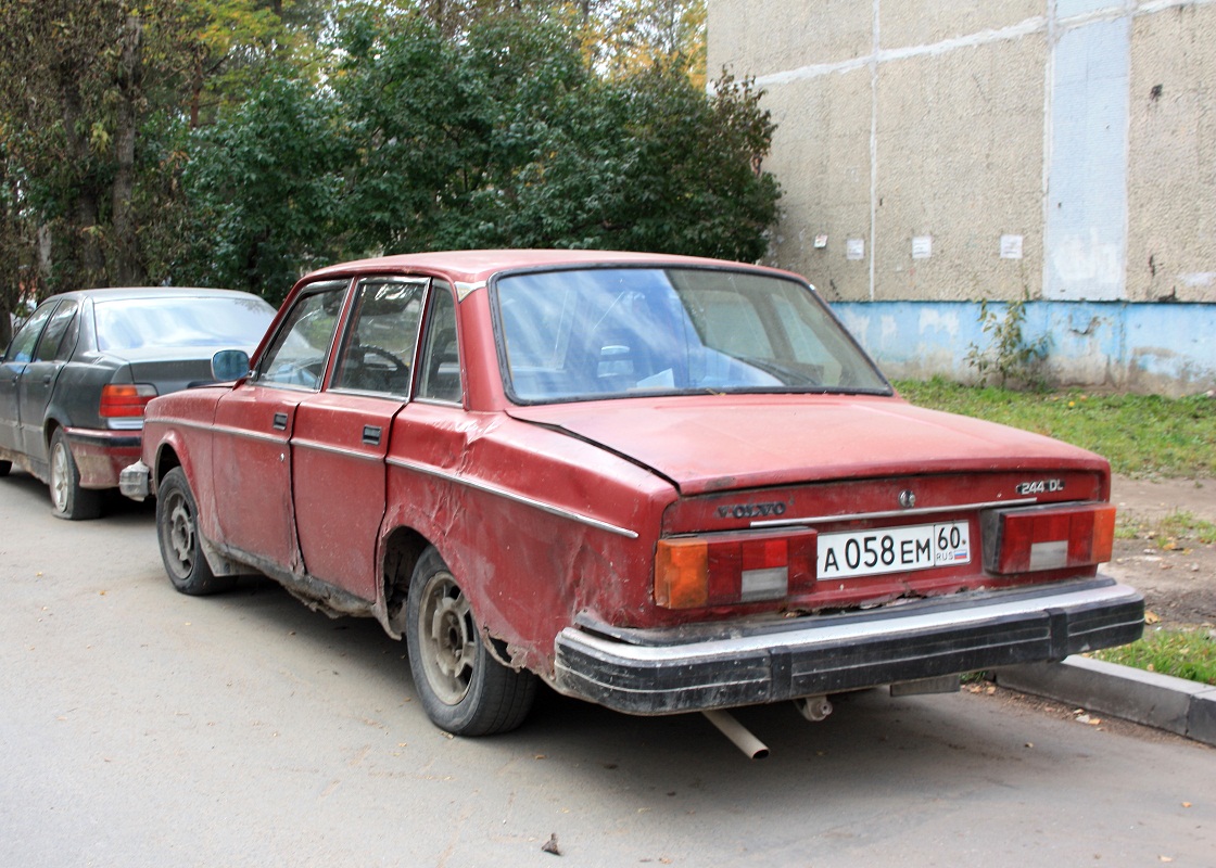 Псковская область, № А 058 ЕМ 60 — Volvo 240 Series (общая модель)