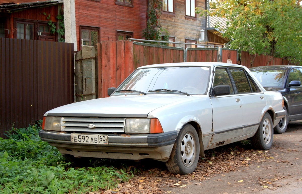 Псковская область, № Е 592 АВ 60 — Ford Granada MkII '77-85