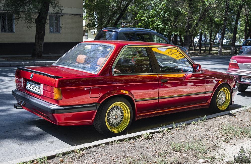 Алматы, № 086 BQB 02 — BMW 3 Series (E30) '82-94