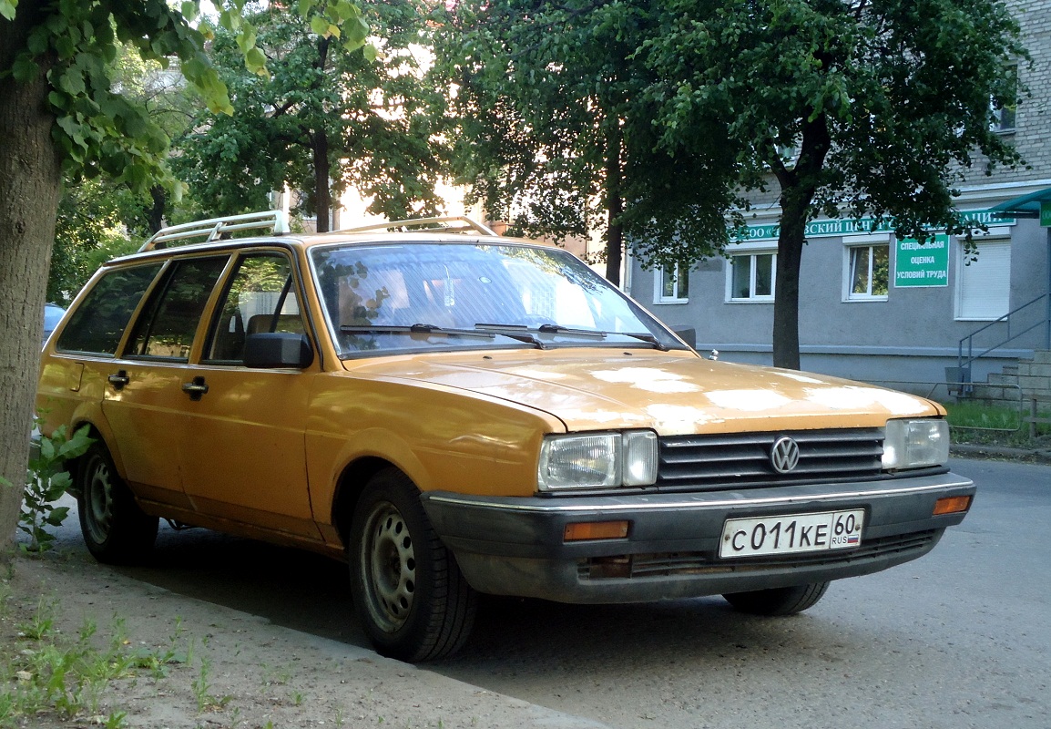 Псковская область, № С 011 КЕ 60 — Volkswagen Passat (B2) '80-88