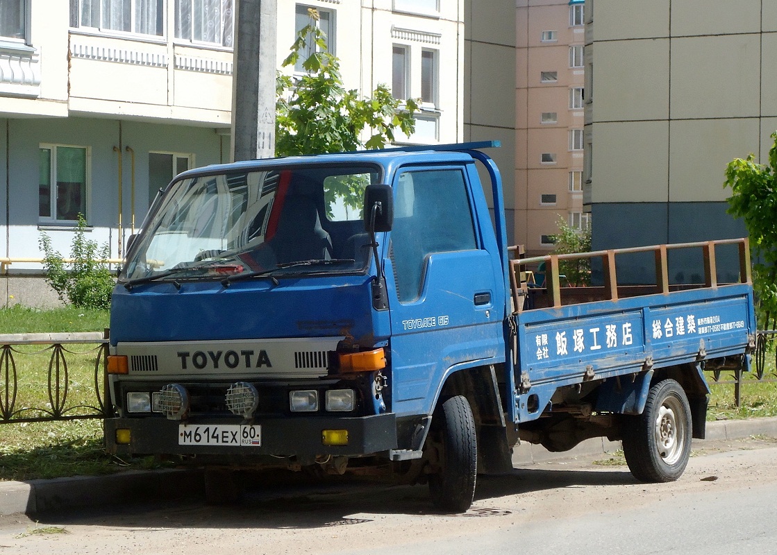 Псковская область, № М 614 ЕХ 60 — Toyota Toyoace (LY60) '85–95