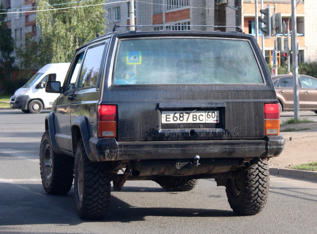 Псковская область, № Е 687 ВС 60 — Jeep Cherokee (XJ) '84-01