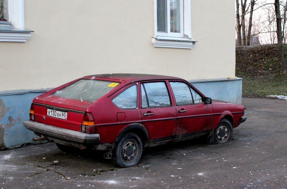 Псковская область, № В 130 АН 60 — Volkswagen Passat (B2) '80-88