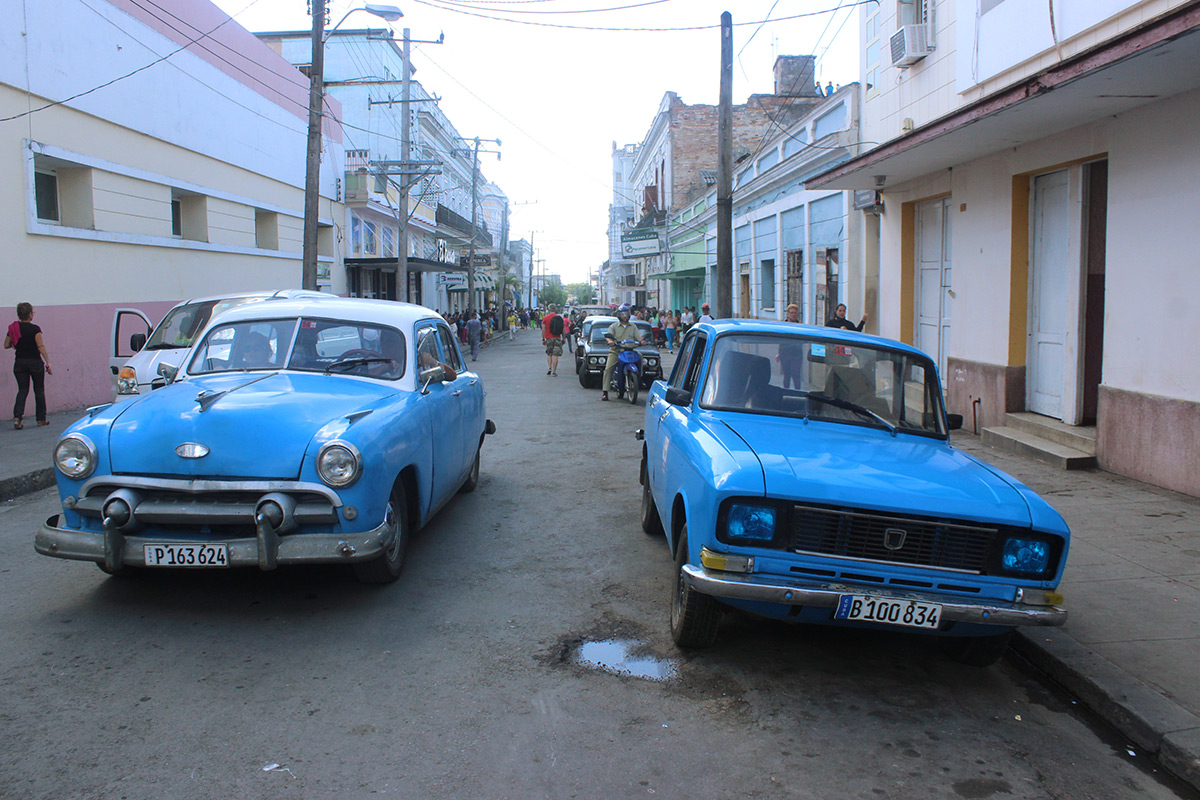 Куба, № P 163 624 — Ford Custom '51; Куба, № B 100 834 — Москвич-2140 '76-88