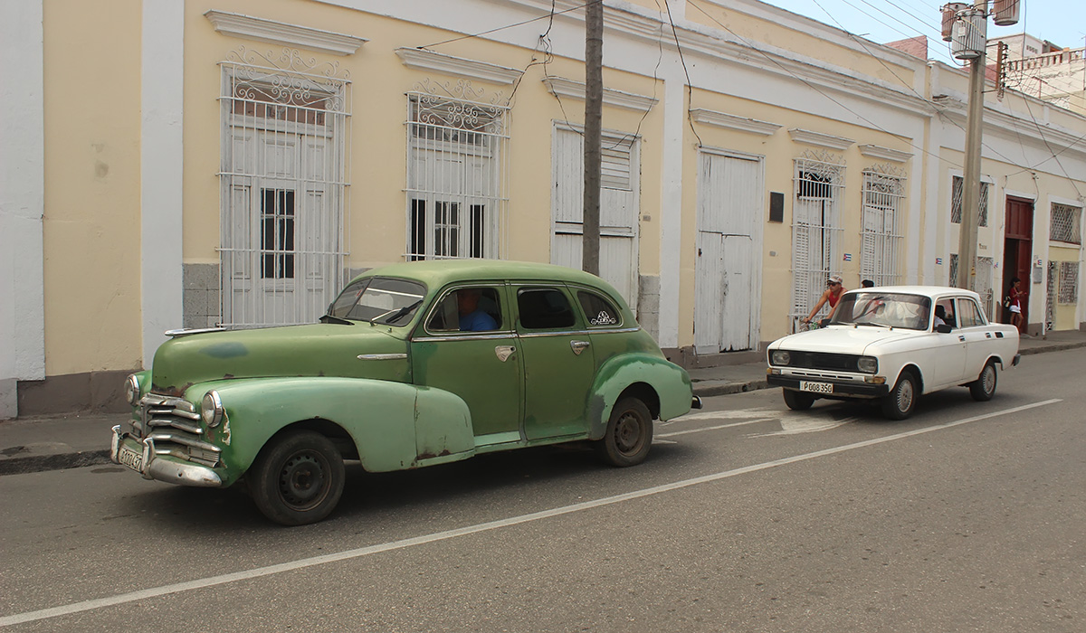 Куба, № P 120 437 — Chevrolet Stylemaster '46-48; Куба, № P 008 350 — Москвич-2140 '76-88