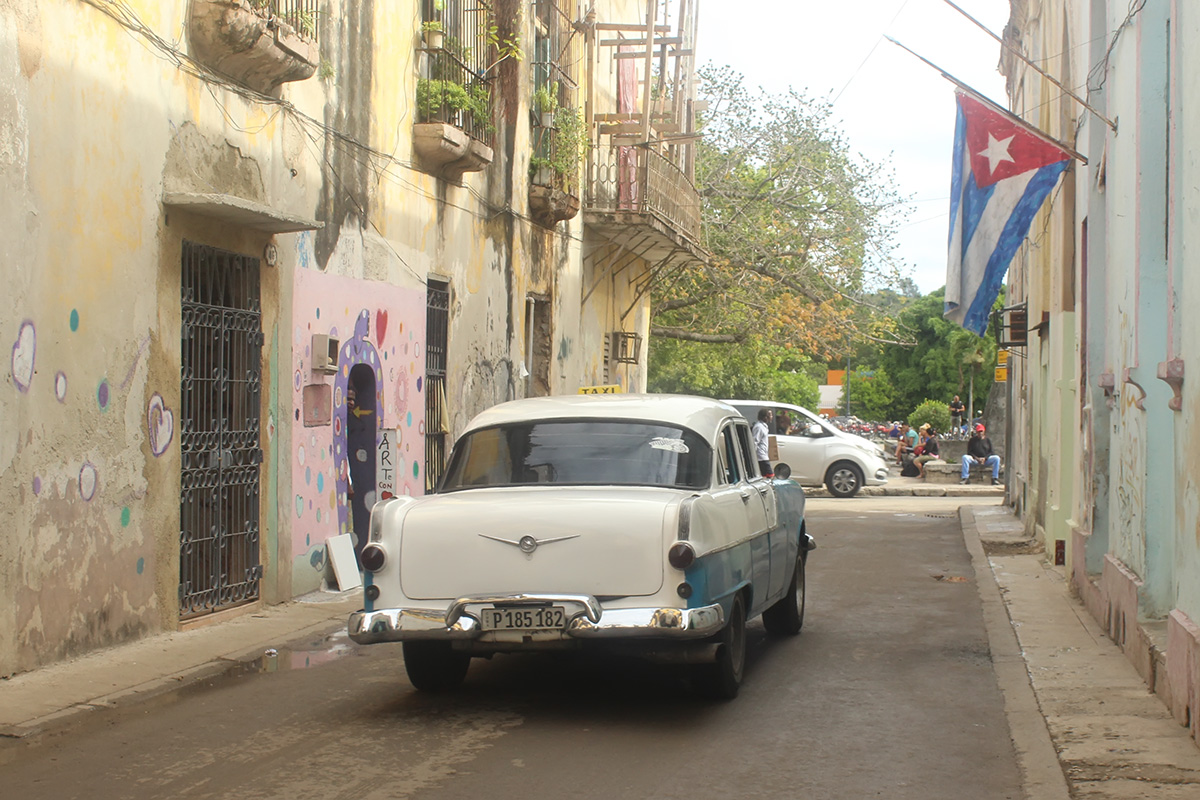 Куба, № P 185 182 — Pontiac Chieftain (2G) '55-57