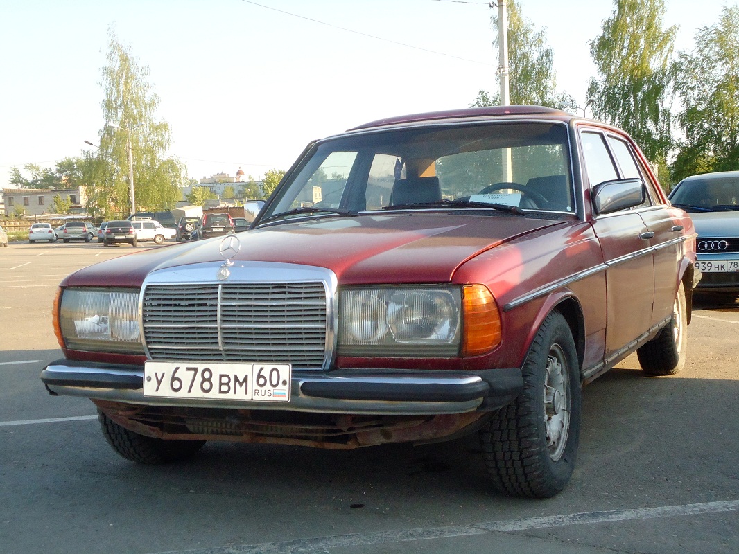 Псковская область, № У 678 ВМ 60 — Mercedes-Benz (W123) '76-86
