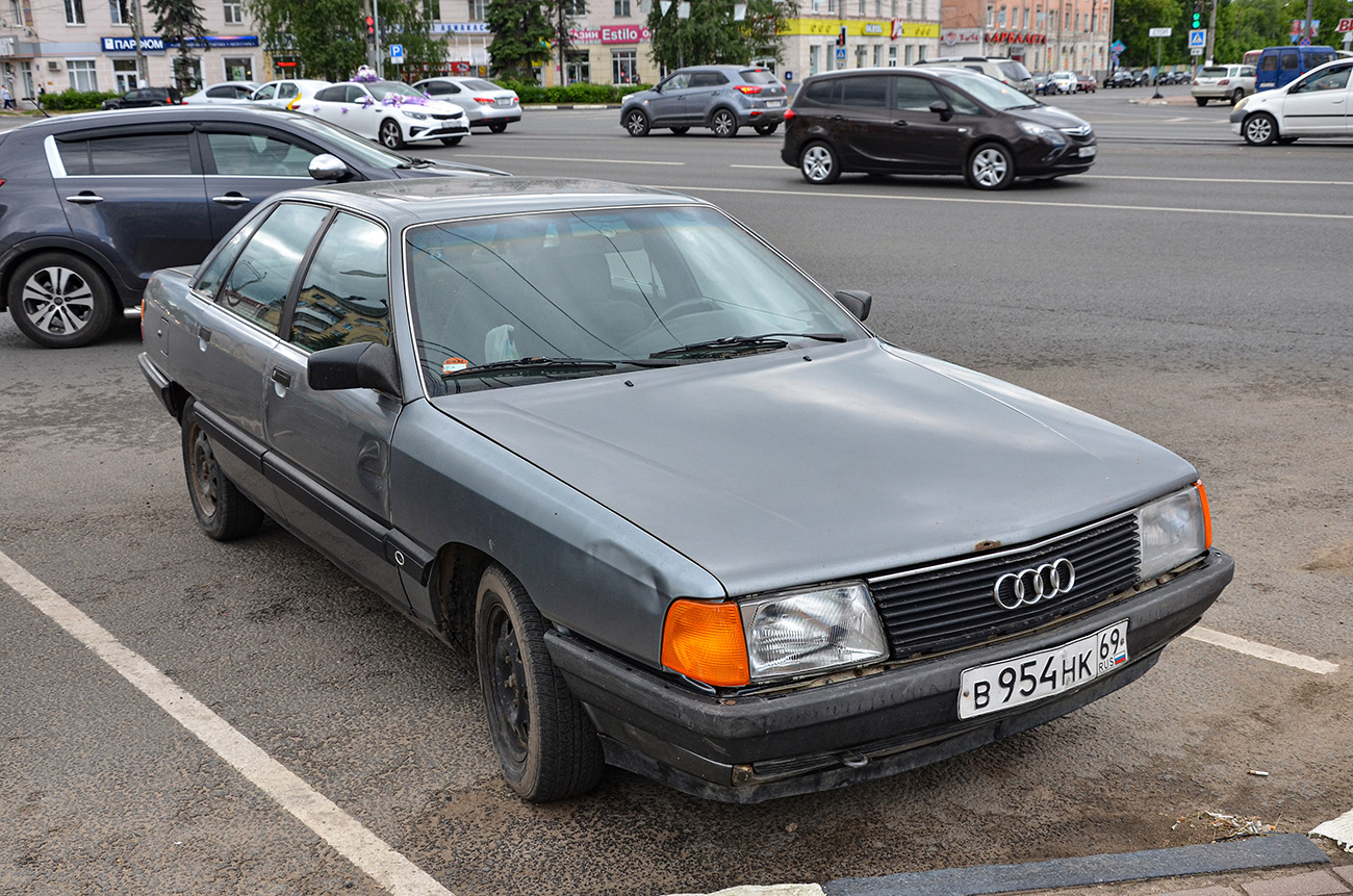 Тверская область, № В 954 НК 69 — Audi 100 (C3) '82-91