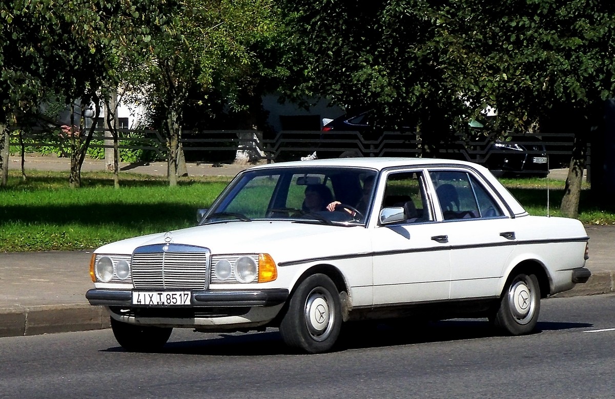 Гродненская область, № 4ІX T 8517 — Mercedes-Benz (W123) '76-86