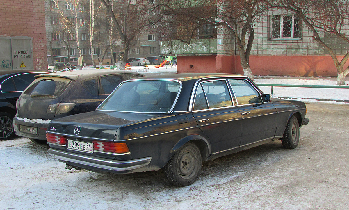 Новосибирская область, № В 399 ЕВ 54 — Mercedes-Benz (W123) '76-86