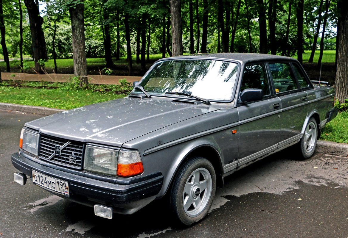 Москва, № О 124 МС 199 — Volvo 240 GL '86–93; Москва — Фестиваль "Ретро-Фест" 2015
