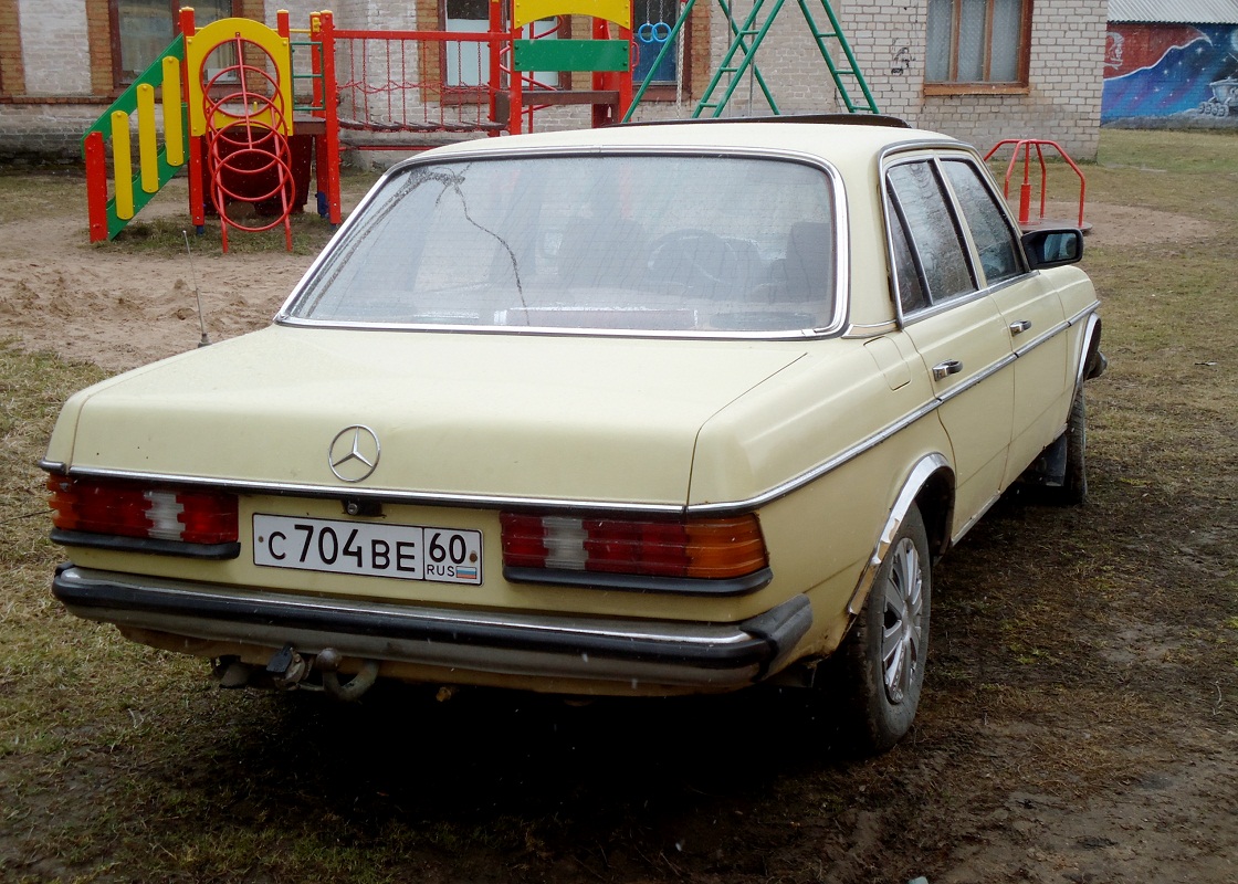 Псковская область, № С 704 ВЕ 60 — Mercedes-Benz (W123) '76-86
