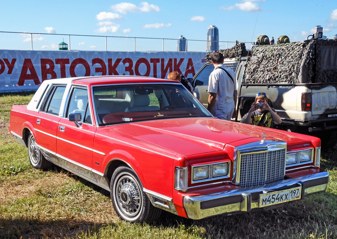 Москва, № М 454 КХ 197 — Lincoln Town Car (1G) '81-89; Москва — Автоэкзотика 2012