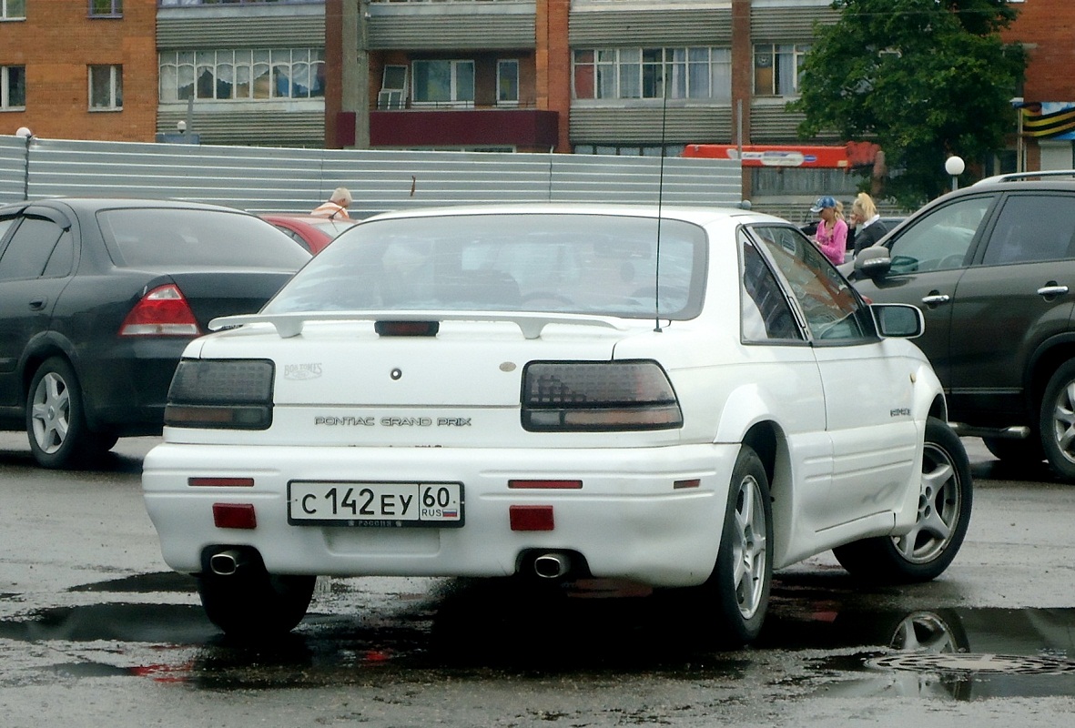 Псковская область, № С 142 ЕУ 60 — Pontiac Gran Prix (5G) '88-96