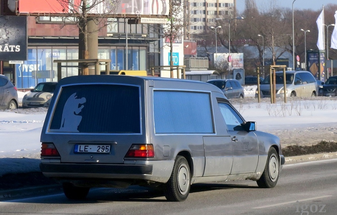 Латвия, № LE-295 — Mercedes-Benz (VF124) '85-95