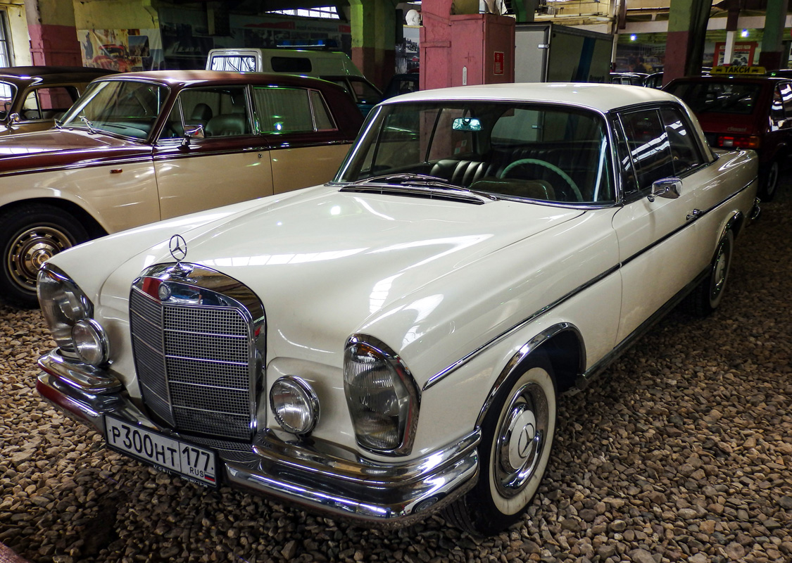 Москва, № Р 300 НТ 177 — Mercedes-Benz (W111/W112) '59-65