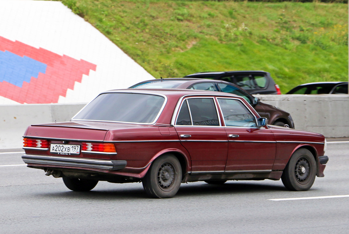 Москва, № А 202 ХВ 197 — Mercedes-Benz (W123) '76-86