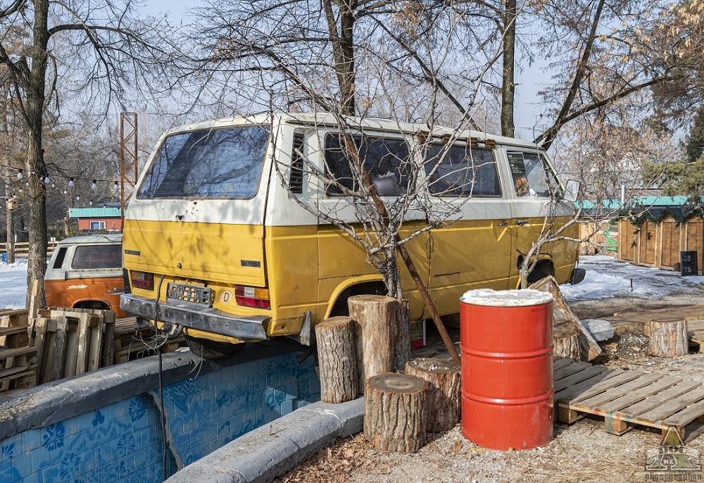 Алматы, № (KZ02) Б/Н 0034 — Volkswagen Typ 2 (Т3) '79-92