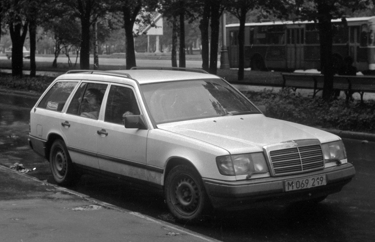 Москва, № М 069 219 — Mercedes-Benz (S124) '86-96
