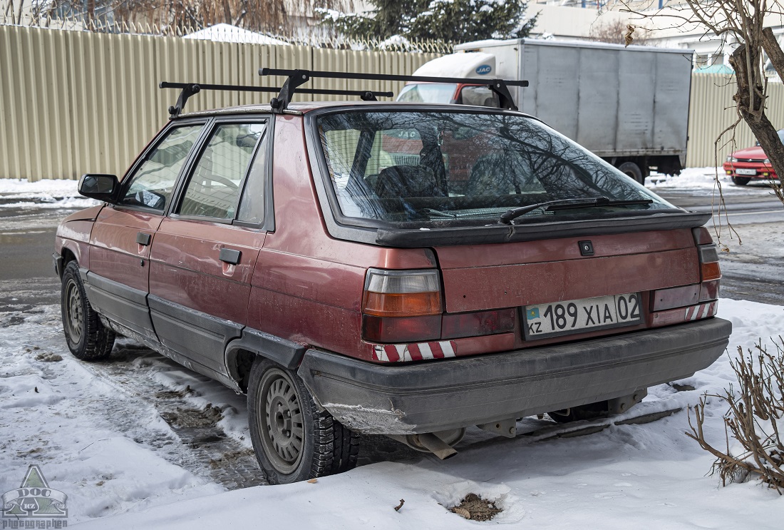 Алматы, № 189 XIA 02 — Renault 11 '81-89