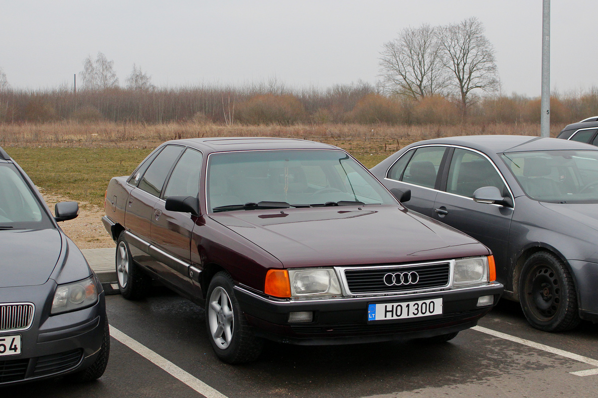 Литва, № H01300 — Audi 100 (C3) '82-91